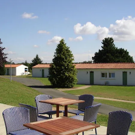 Semi Detached Bungalow With Microwave In The Great Vend E