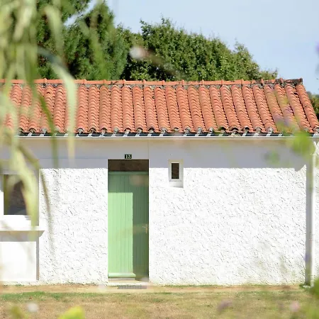 Semi Detached Bungalow With Microwave In The Great Vend E *